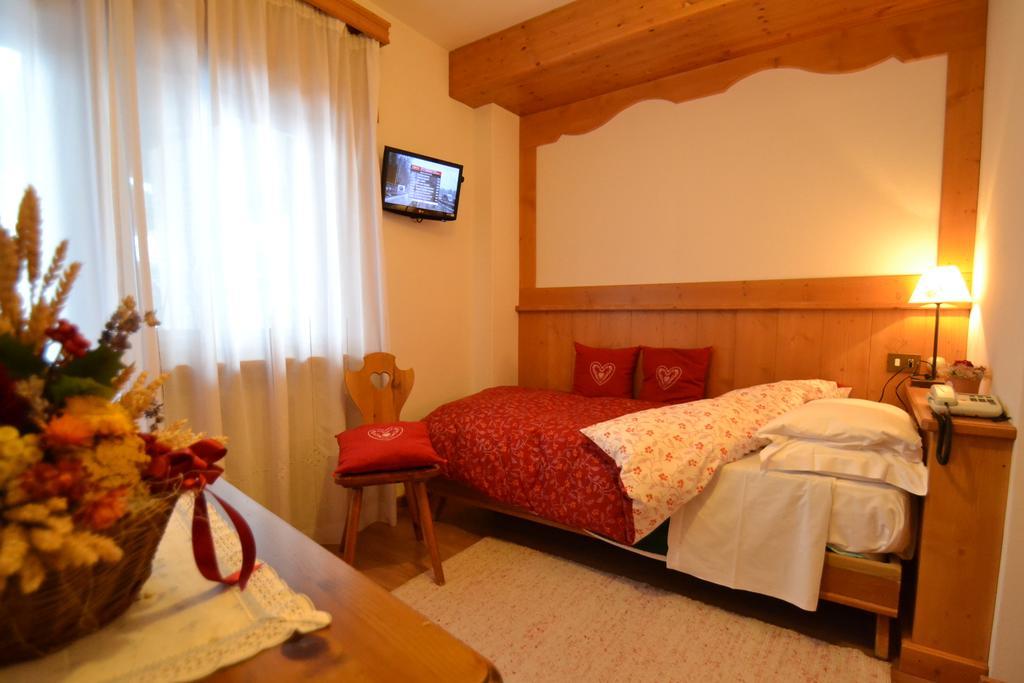 Hotel Villa Nevada Cortina d'Ampezzo Kamer foto