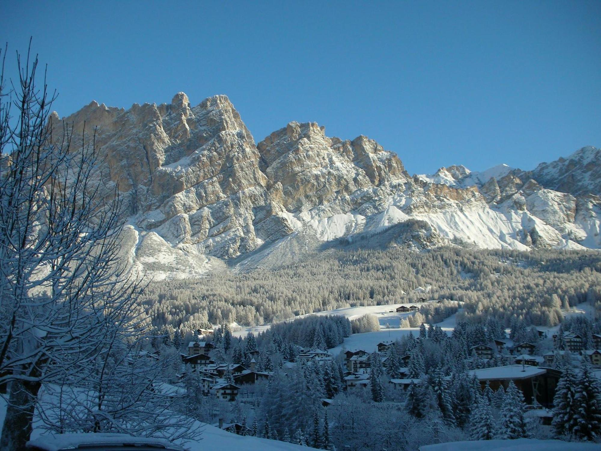 Hotel Villa Nevada Cortina d'Ampezzo Buitenkant foto